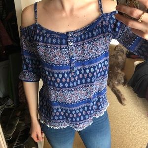 Off-the-shoulder shirt